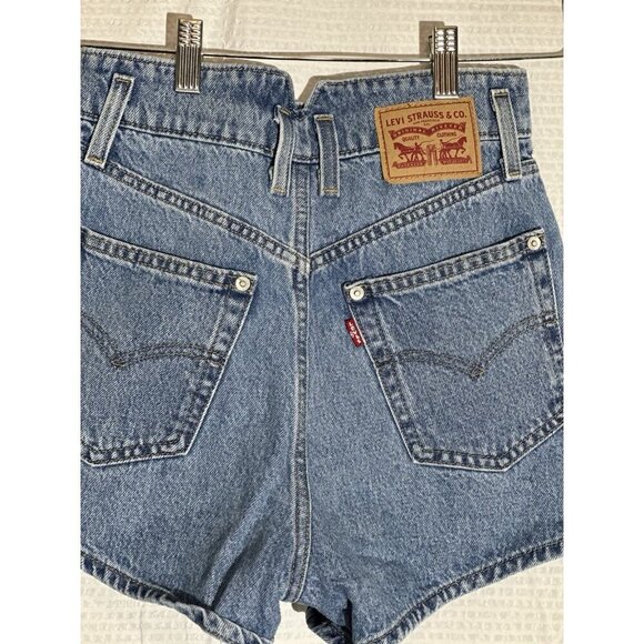 Levi Notched High Waisted Mom Shorts Size 24 Medium Wash Button Fly 100% Cotton - Picture 6 of 10